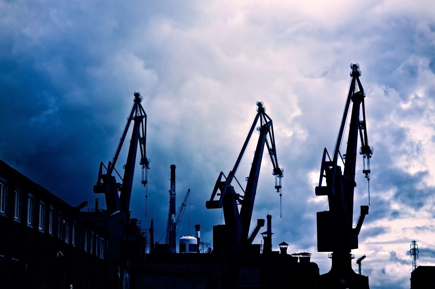 Boom Lifts vs. Scissor Lifts: Find the Right One for Your Project