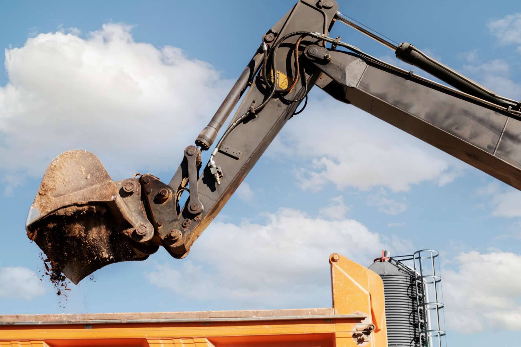 Construction Lifting Machines Explained: Cranes and Man Lifts